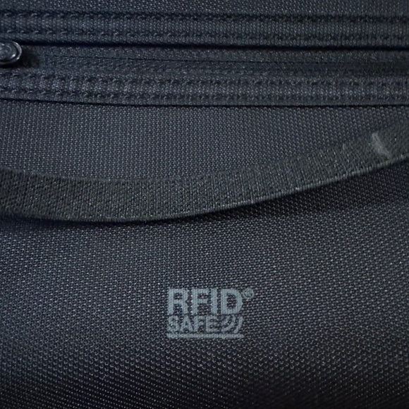 Packsafe RFID accordion style security wallet, black, very good condition. - Picture 4 of 6